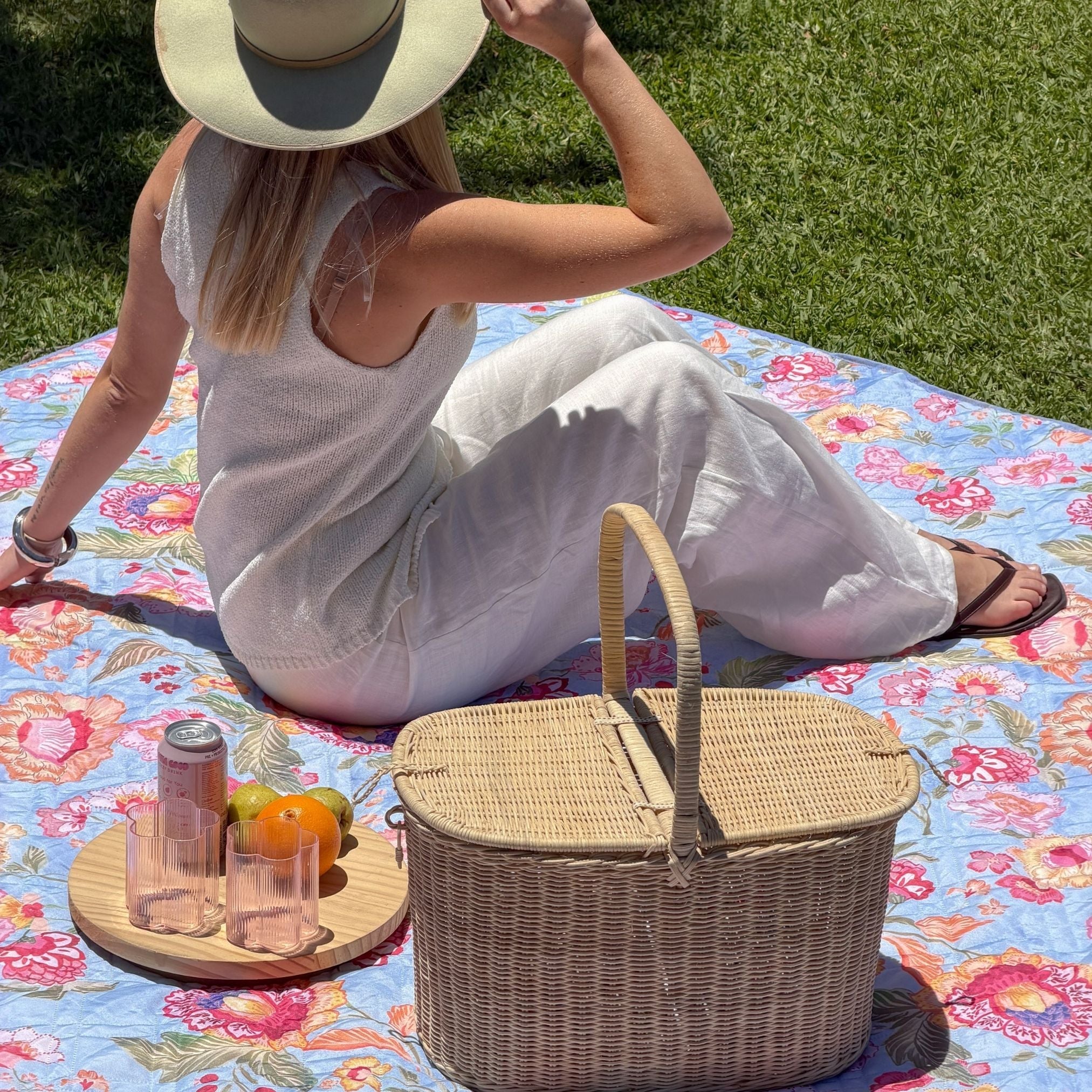maisie-waterproof-picnic-rug-2_e0020e97-ba14-48d2-8478-fd4e751d721f.jpg